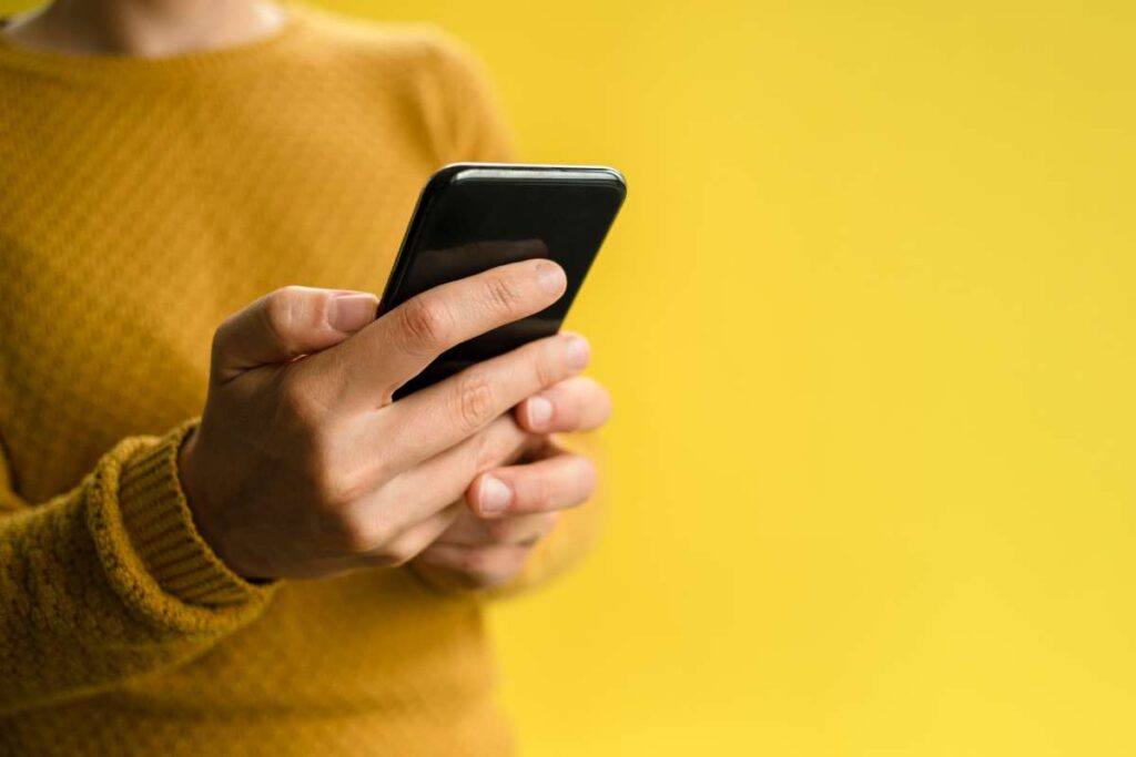 Smartphone tra le mani