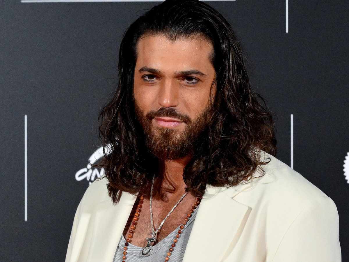 can yaman in posa